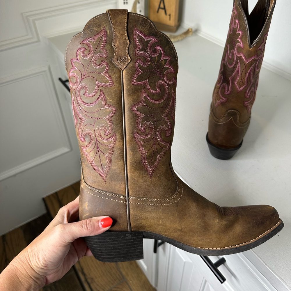 **SOLD**Ariat Women’s Western Cowboy Boots – Brown Leather with Pink Stitching - Picture 6 of 8